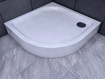 Душевой поддон акриловый AQUATEK 100*100*15 1/4 R50 с ножками с фронтальным экраном, без сифона с уп.